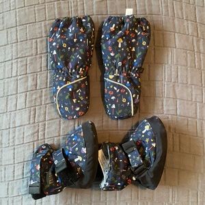 MEC Baby Toaster mitten & booties set